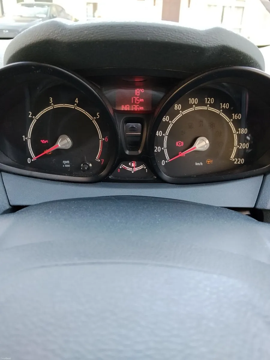Ford Fiesta 2009 Petrol Manual - VERY LOW MILEAGE - Image 2