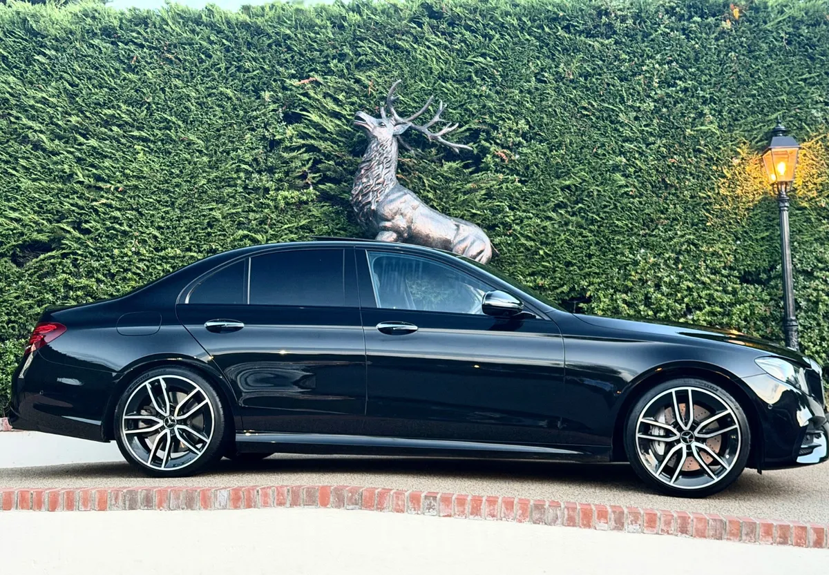 Mercedes-Benz E-Class 53 AMG 4 MATIC PREMIUM PLUS - Image 4