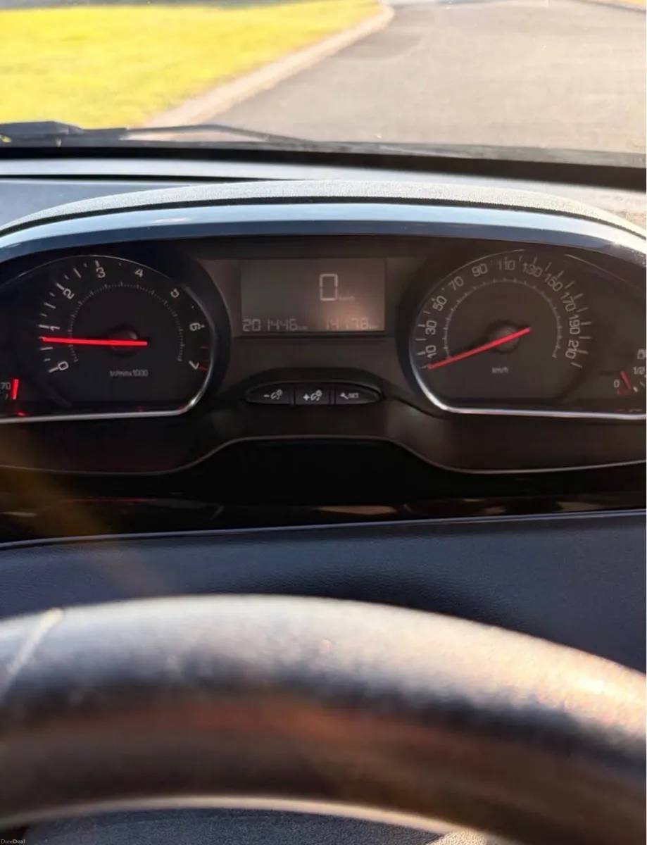 Peugeot 208 - Image 6