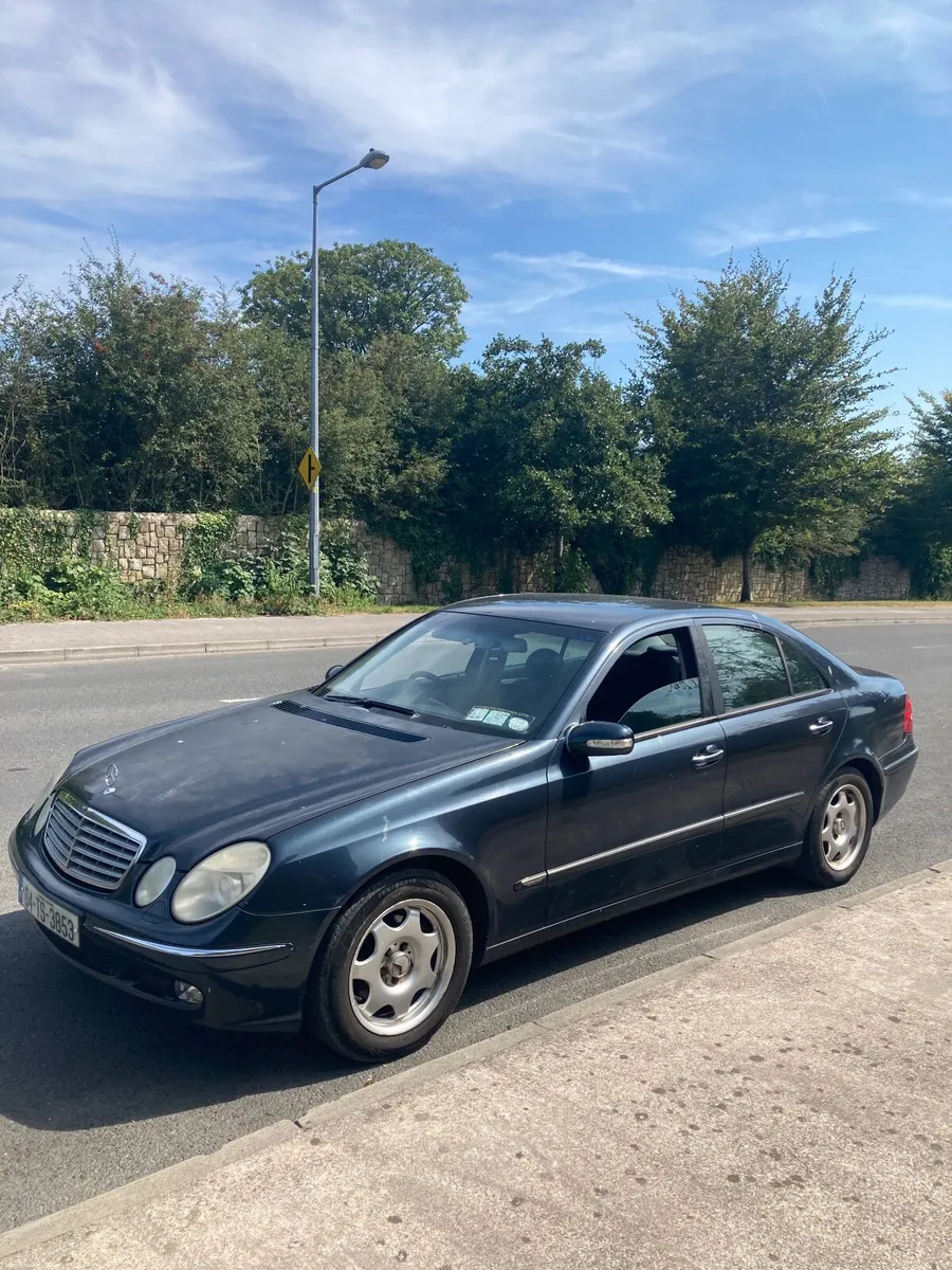 Mercedes-Benz E-Class 2004 - Image 1