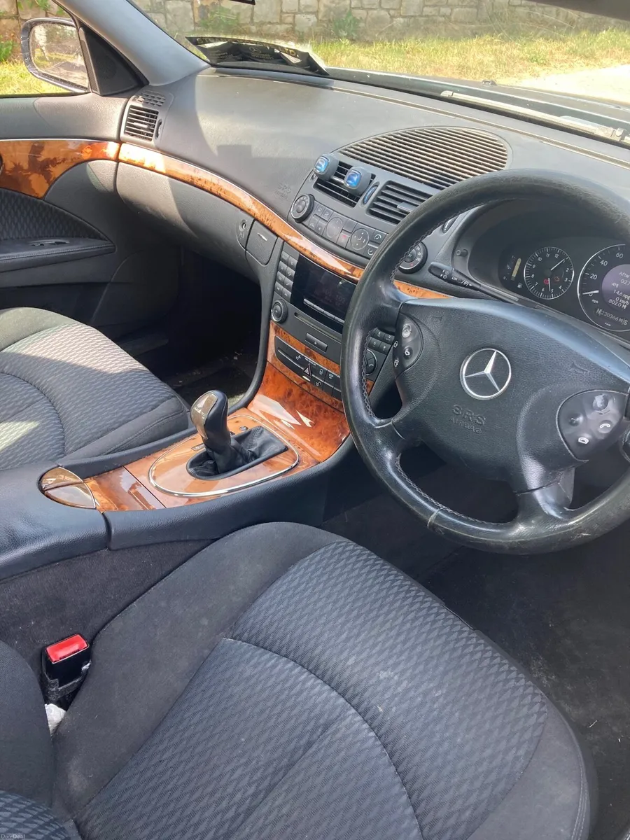 Mercedes-Benz E-Class 2004 - Image 5