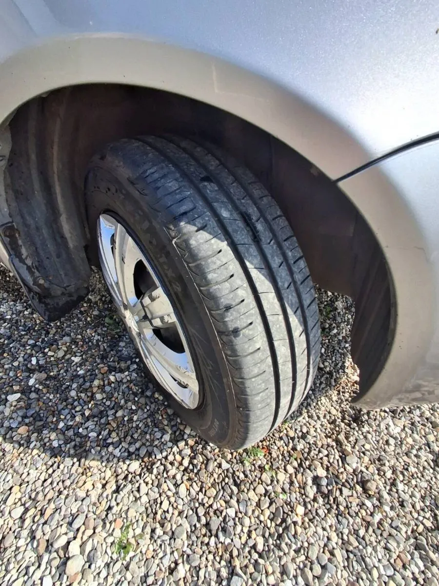 Car - Image 5