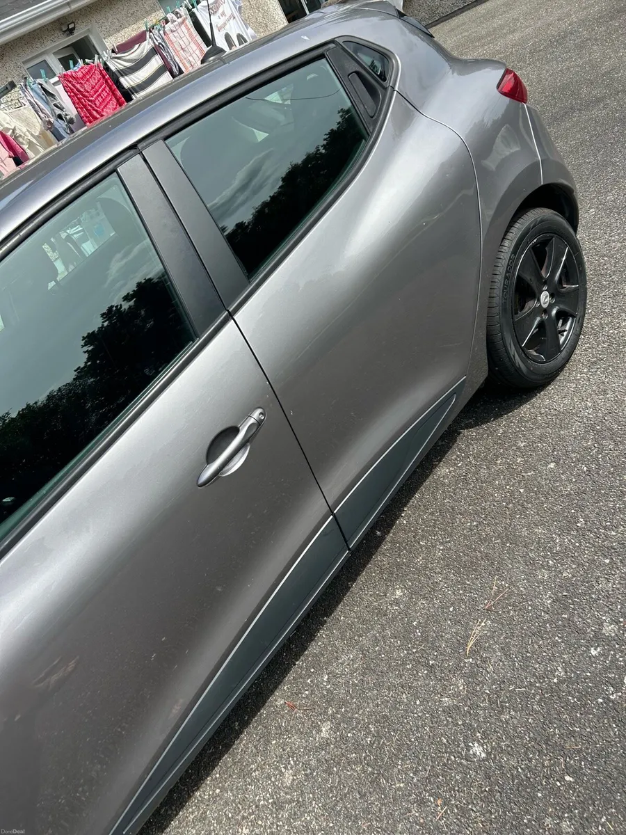 141 Renault Clio *Low Kilometres* - Image 5