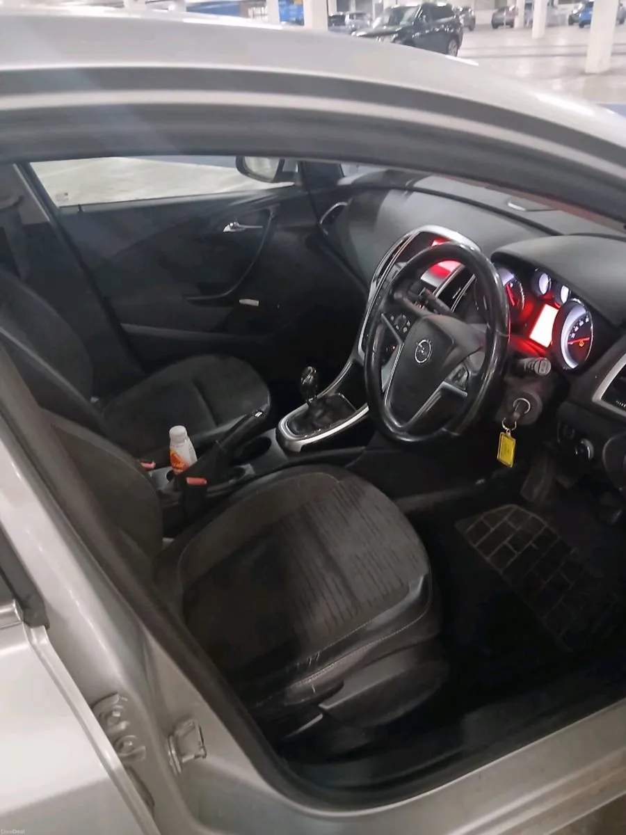 Opel astra new NCT 08/27 - Image 5