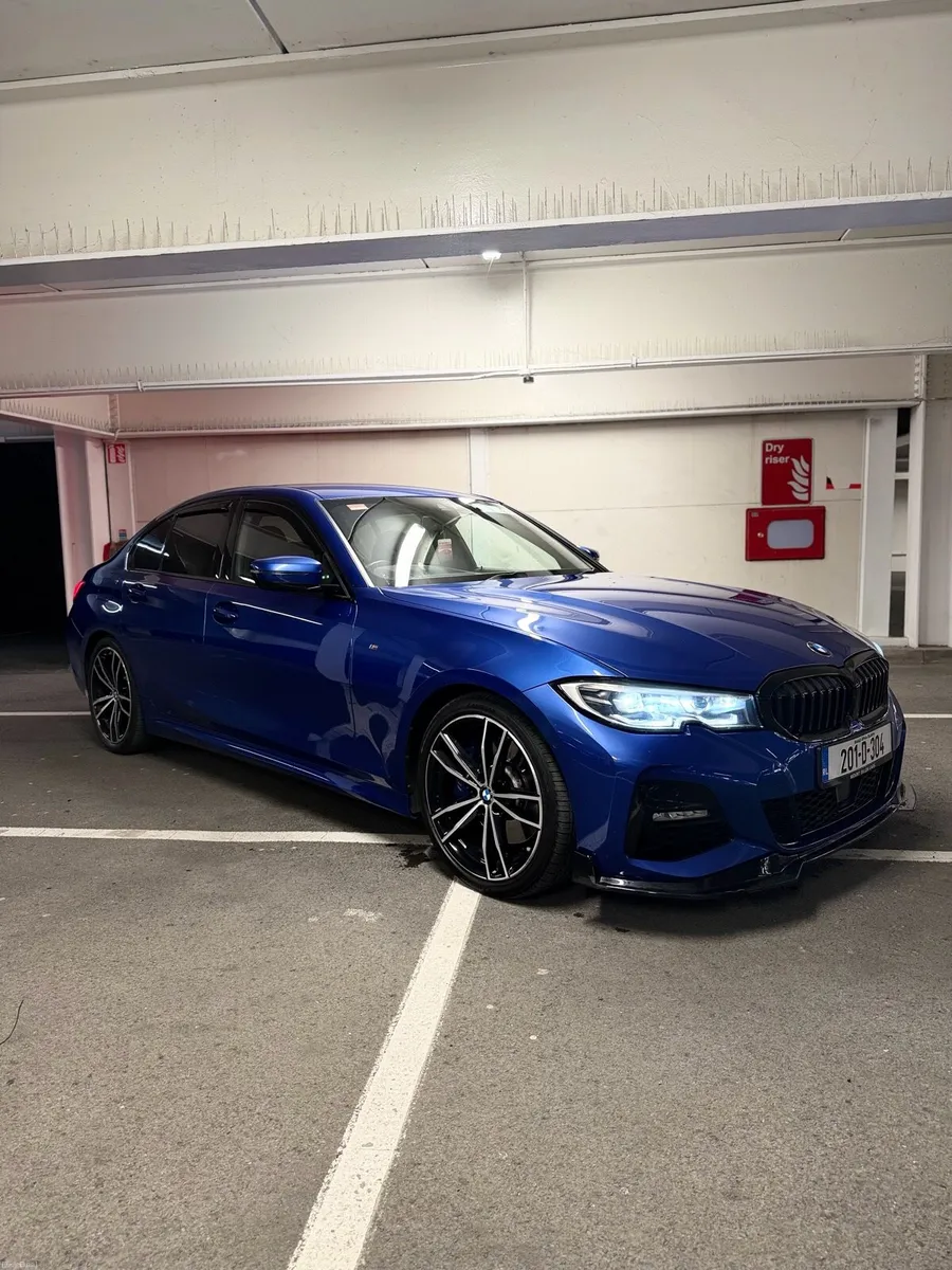 BMW 330i - Image 1