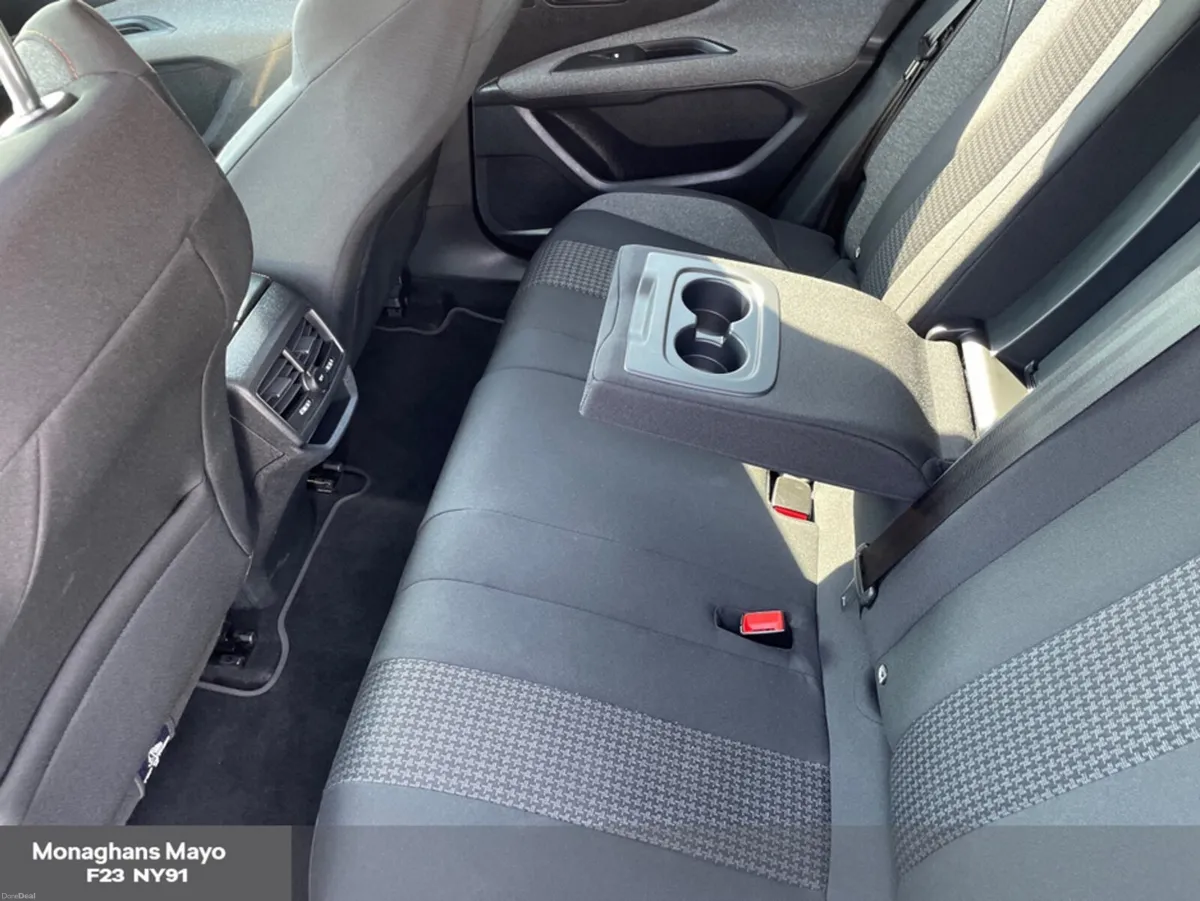 Peugeot 3008 ACTIVE AUTO 1.5 BLUE HDI 130HP - Image 6