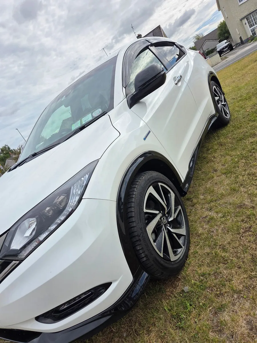 Honda Vezel RS 2017 low mileage excellent conditio - Image 5