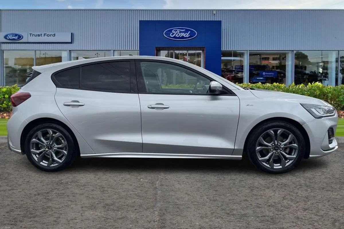 Ford Focus 1.0T EcoBoost ST-Line Hatchback 5dr - K - Image 3