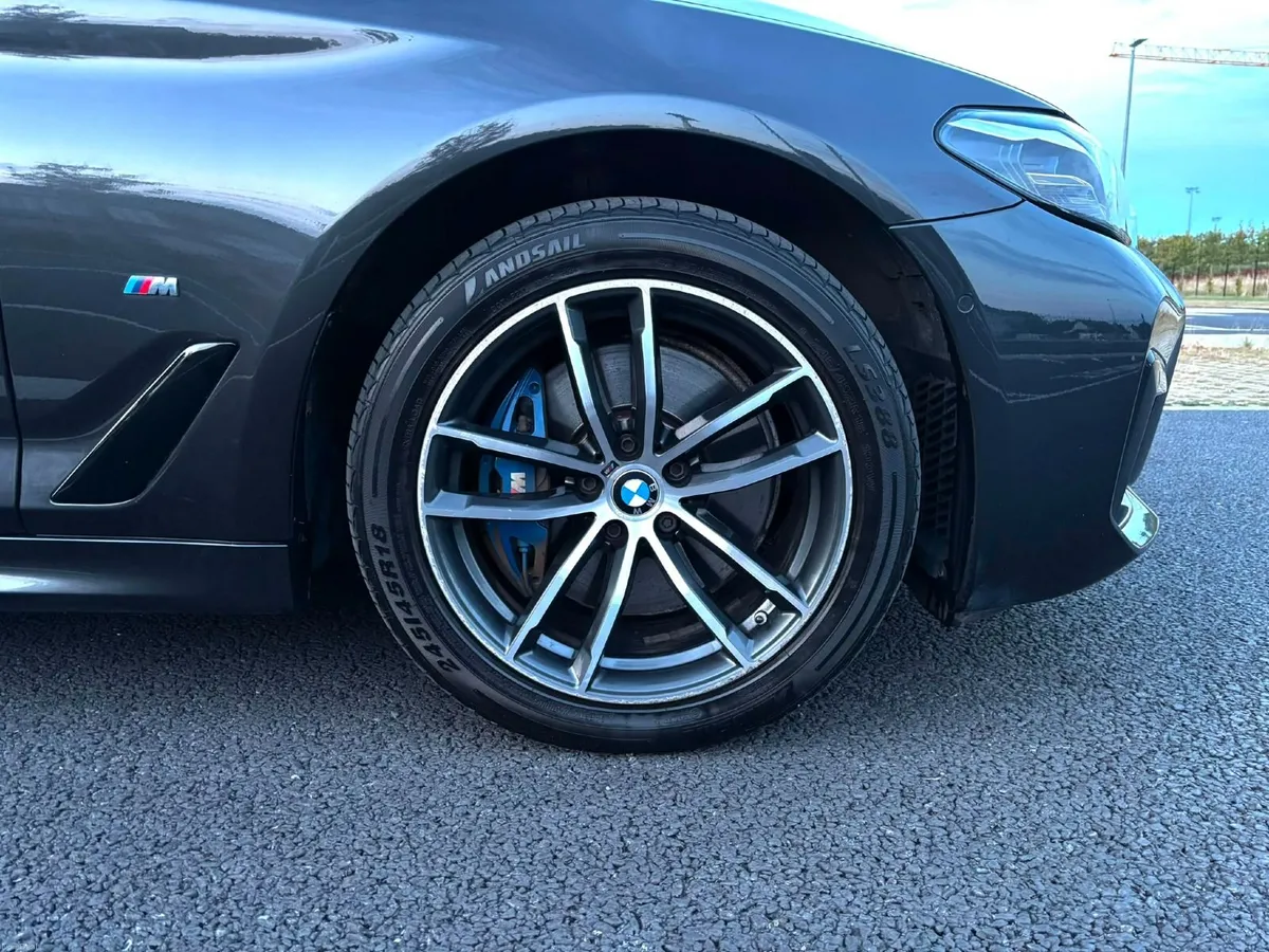 BMW 5-Series 2021 530e M-Sport - Image 3