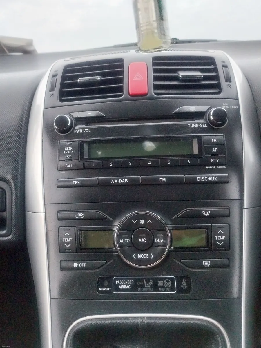 Toyota Auris 2010 - Image 6