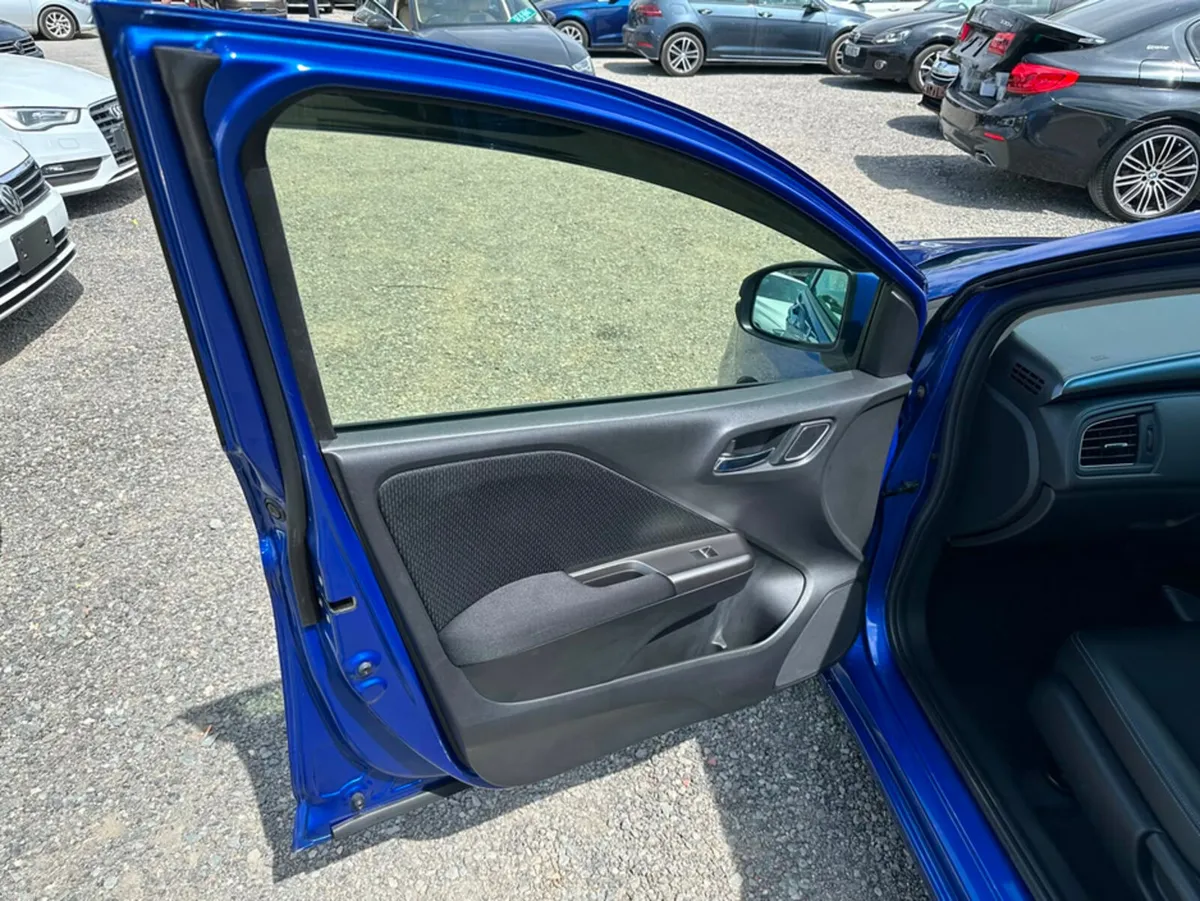 Honda Grace 1.5L Petrol HYBRID EXHONDA SENSING Aut - Image 6