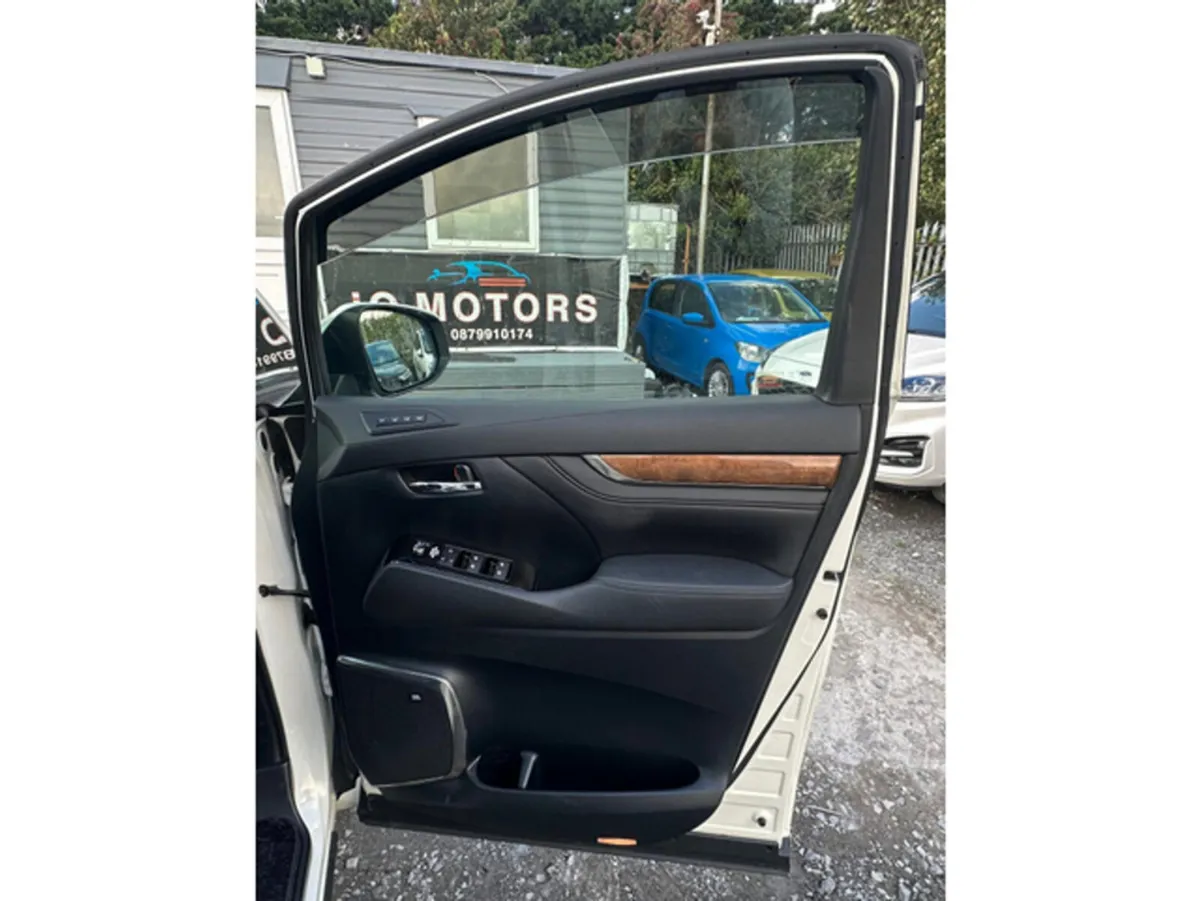Toyota Alphard Executive Lounge 2.5 Petrol Hybrid - Image 5
