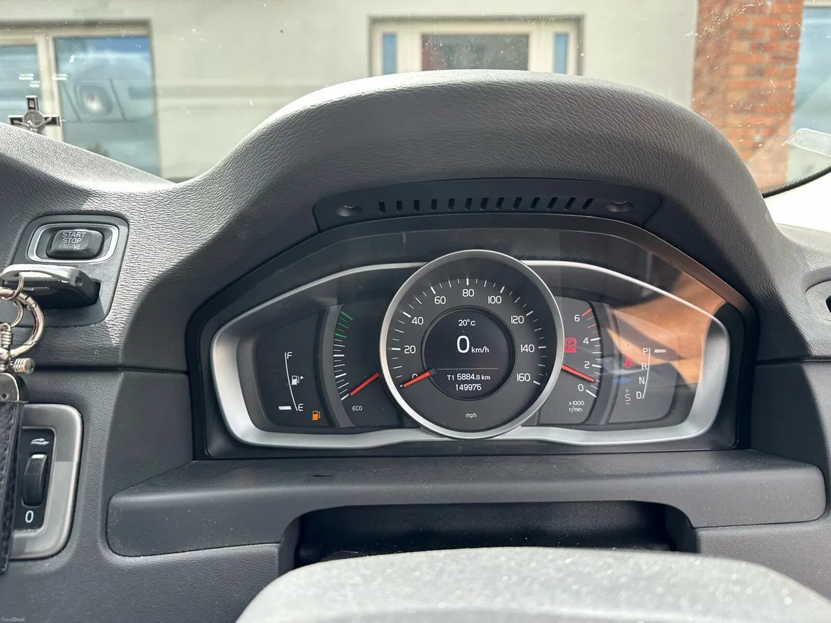 2014 Volvo v70 d2 1.6 L Automatic - Image 4