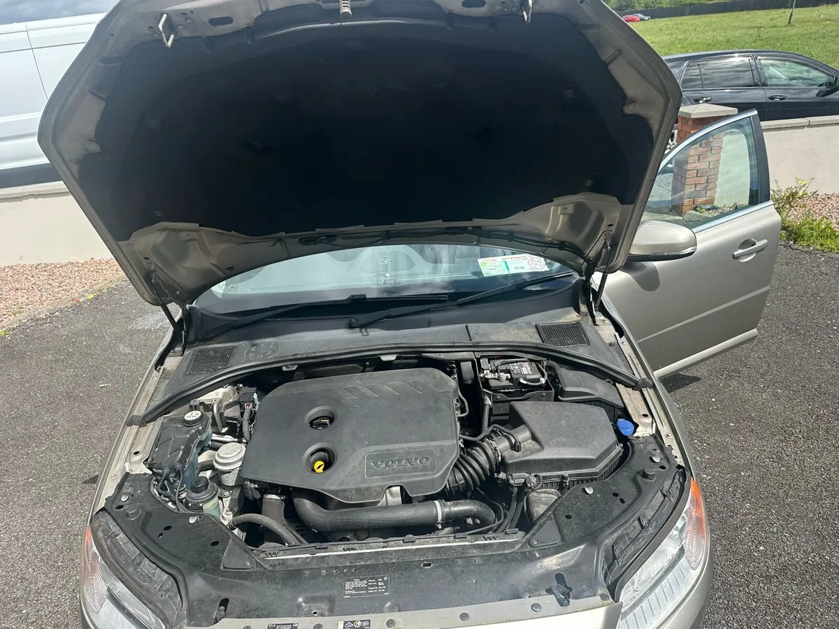 2014 Volvo v70 d2 1.6 L Automatic - Image 6