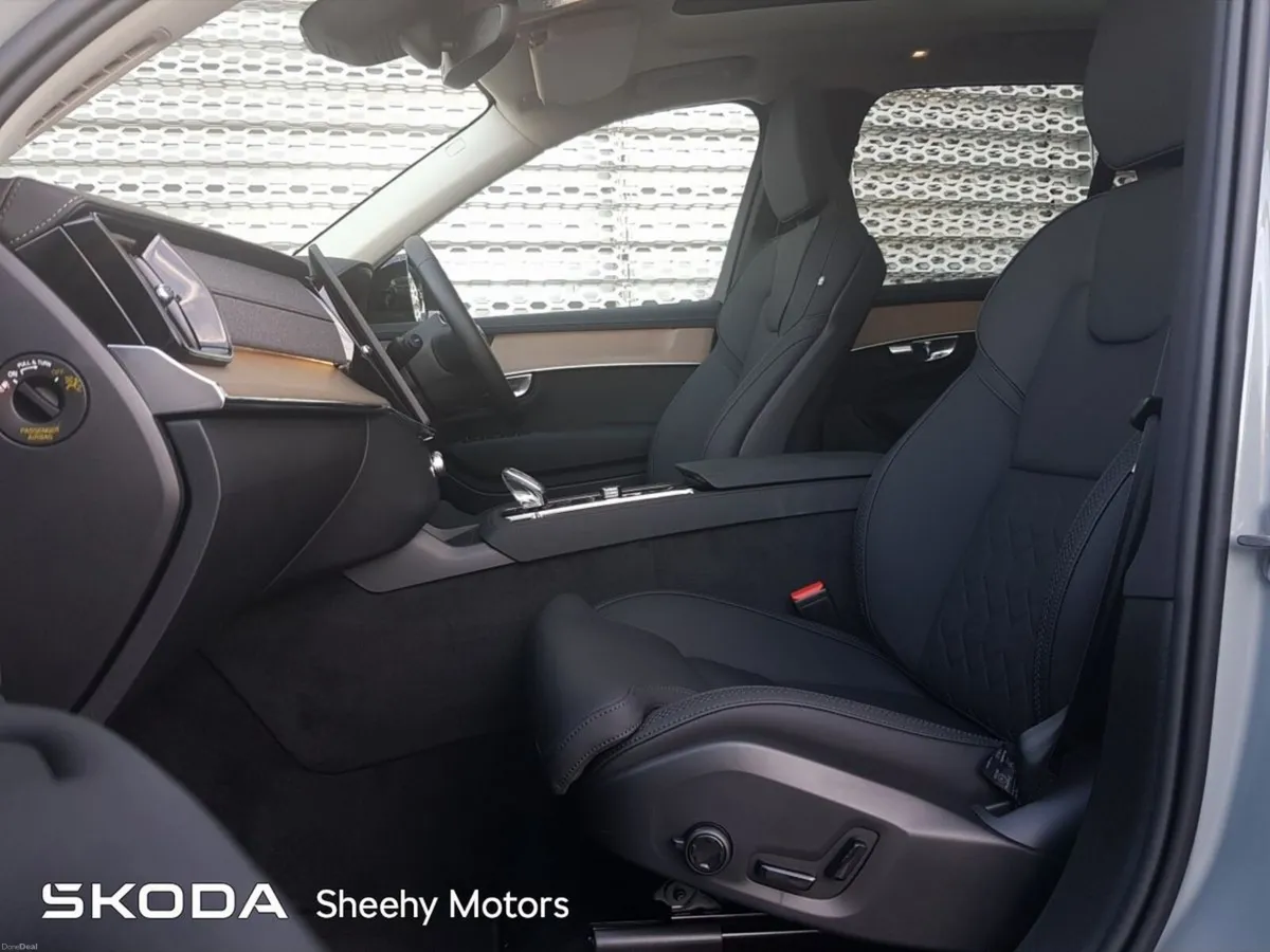 Volvo XC90 T8 PHEV AWD Plus Dark - Image 3