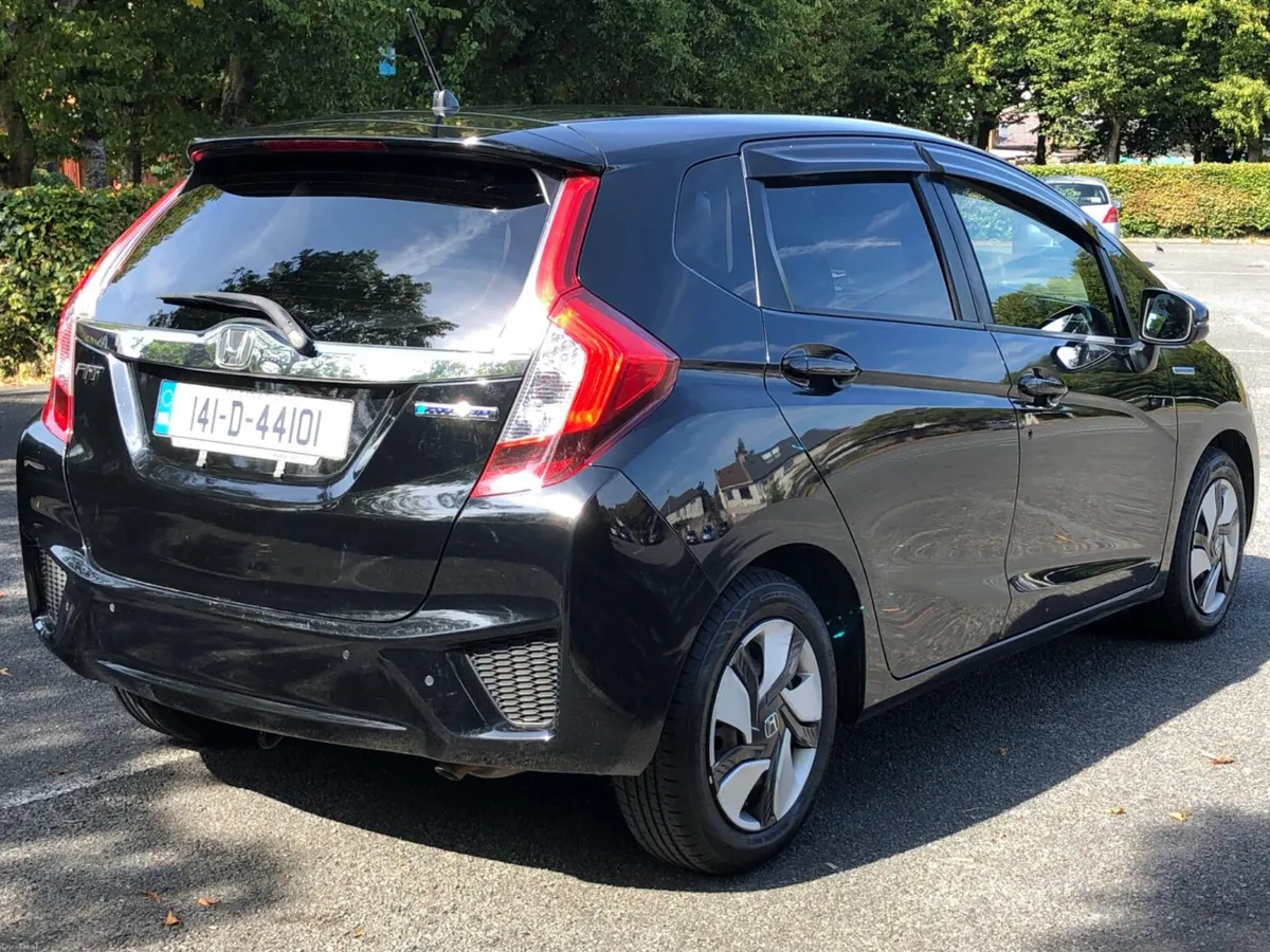 Honda Fit GP5 1,5HYBRID,AUTOMATIC,PLS READ ADD - Image 5