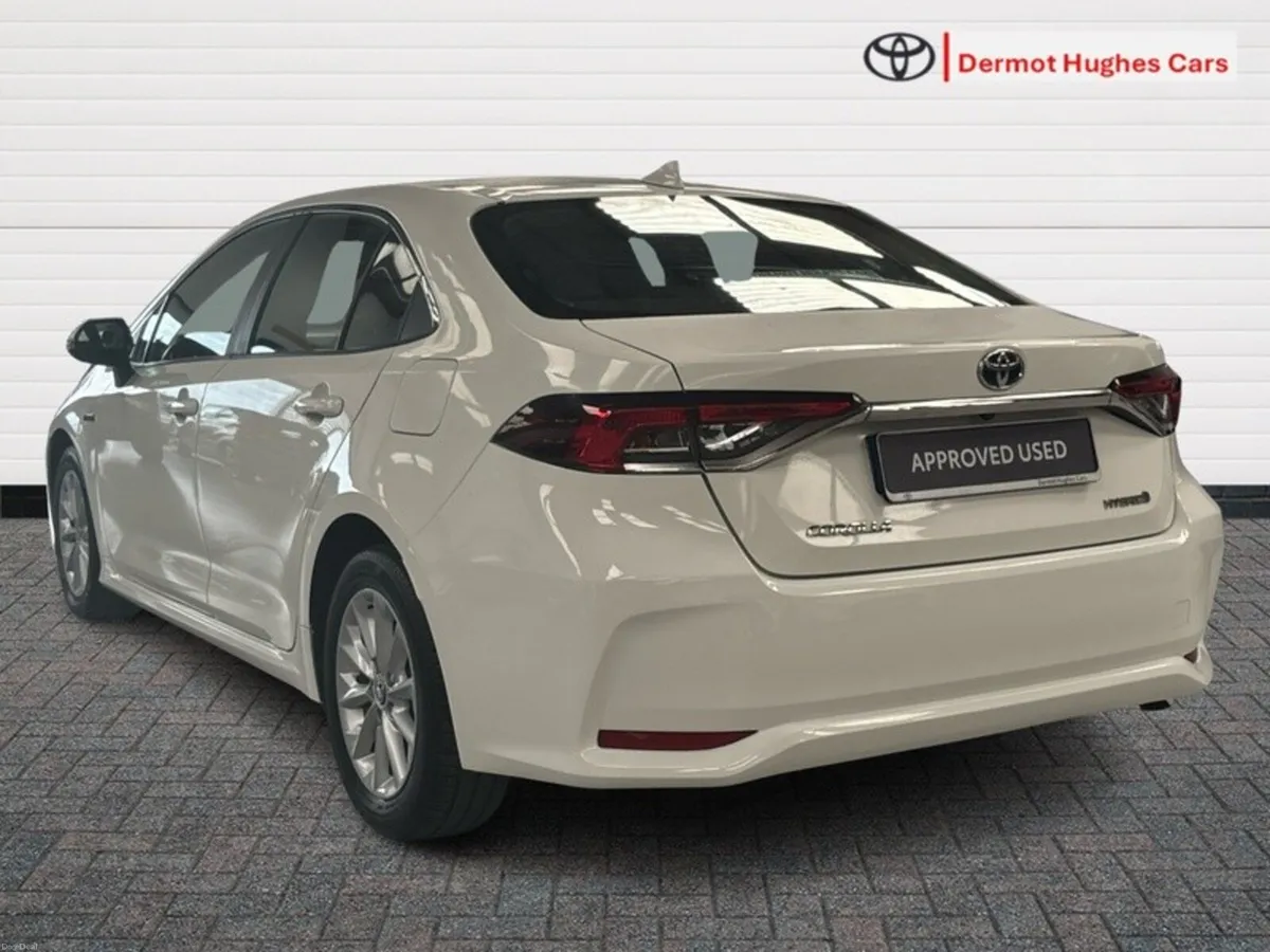 Toyota Corolla HYB LUNA SALOON AUTO - Image 2