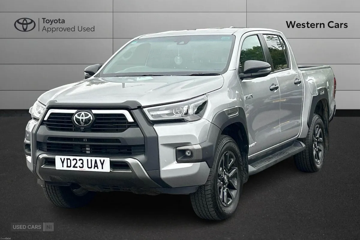 Toyota Hilux 2.8 D-4D Invincible X Auto 4WD Euro 6 - Image 5