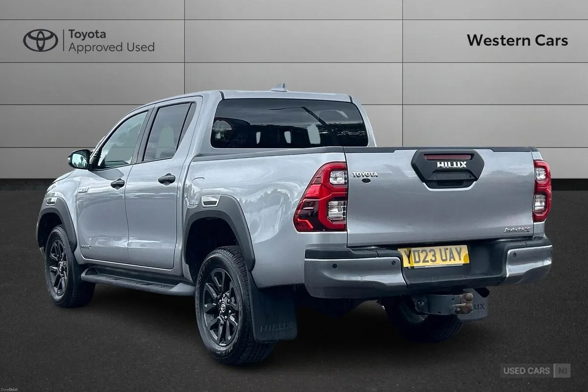 Toyota Hilux 2.8 D-4D Invincible X Auto 4WD Euro 6 - Image 6
