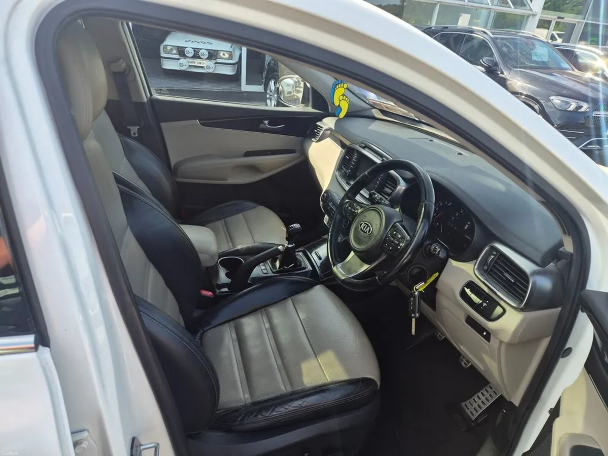 Kia Sorento Platinum 5DR - Image 6