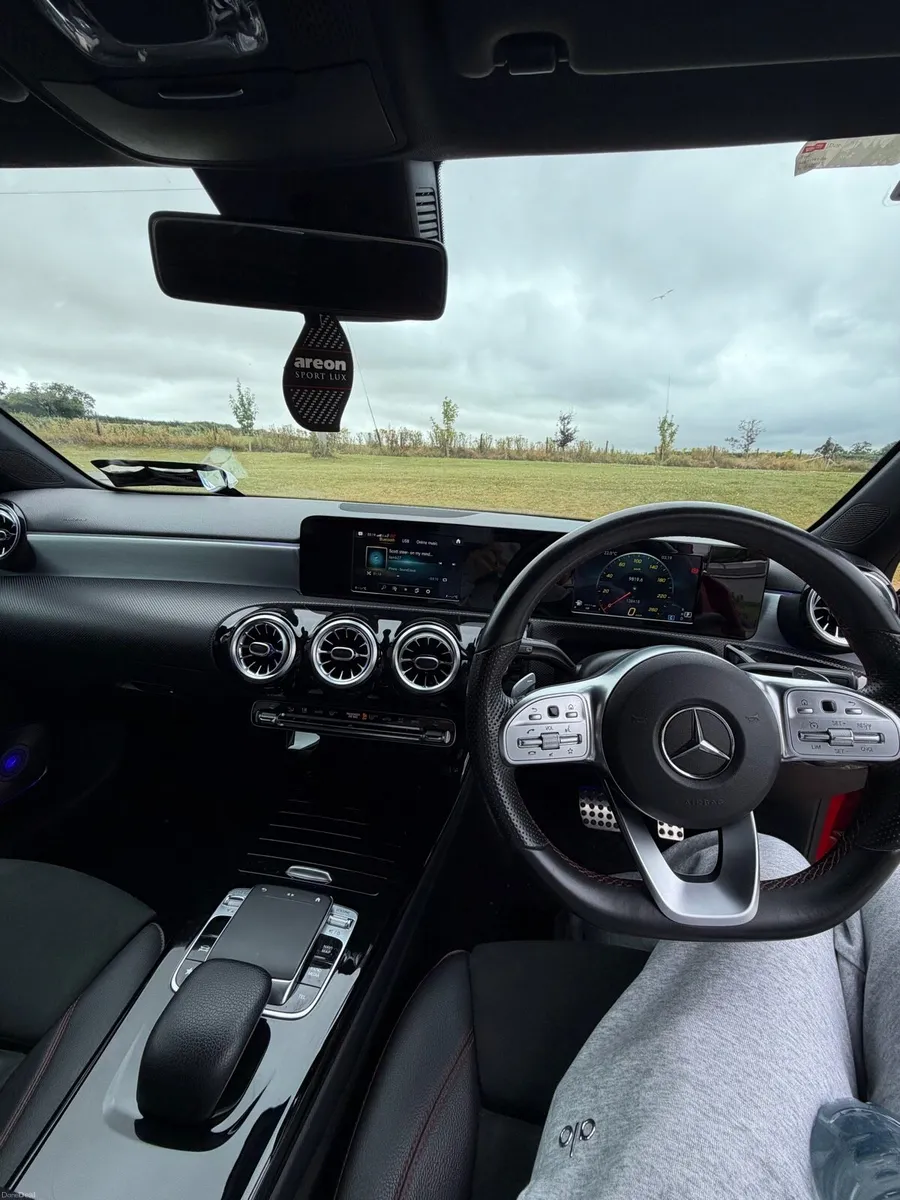 Mercedes Benz - Image 6