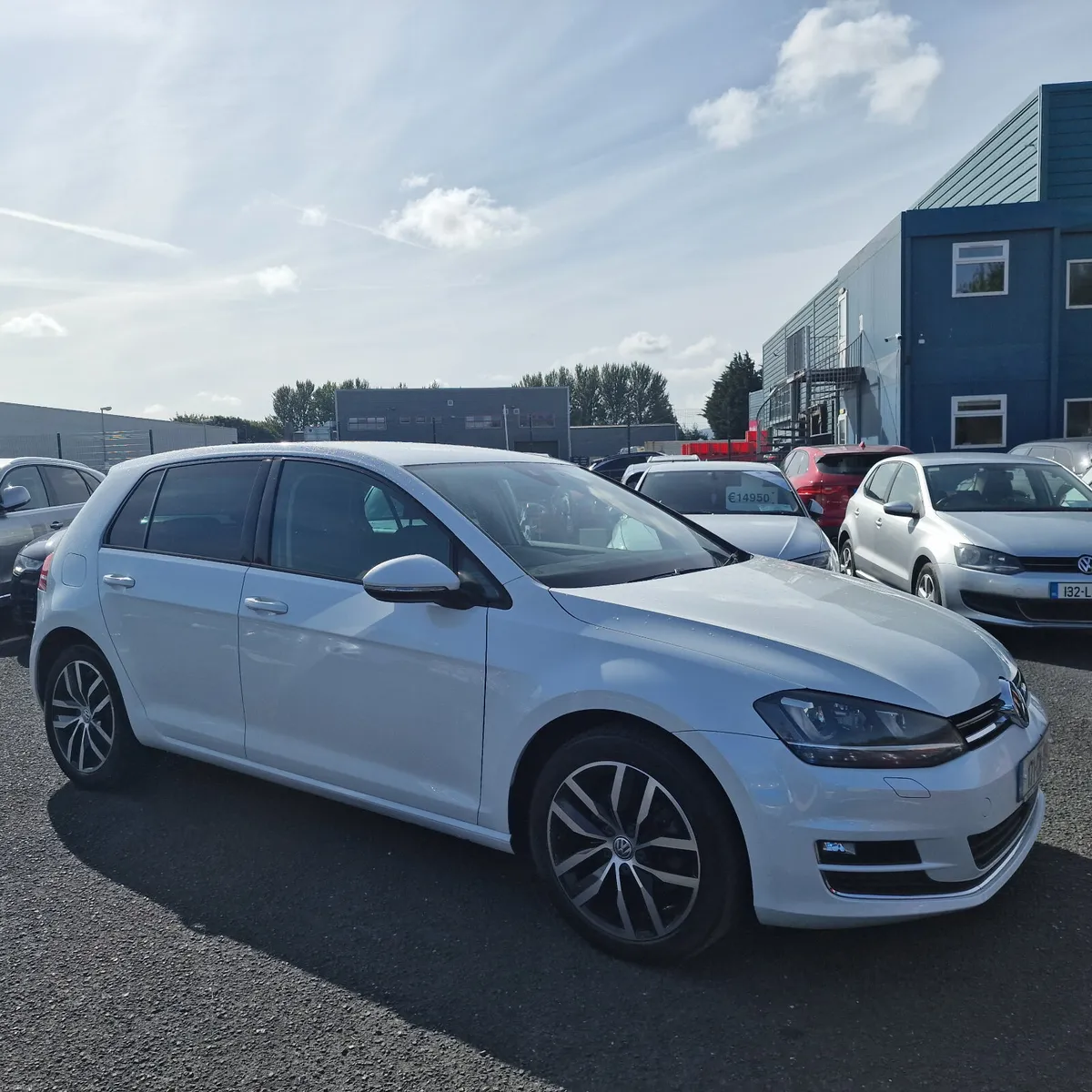 Volkswagen Golf 2017 Automatic Low Miles - Image 2