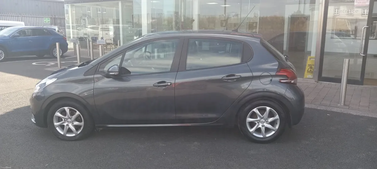 Peugeot 208 2017 - Image 2