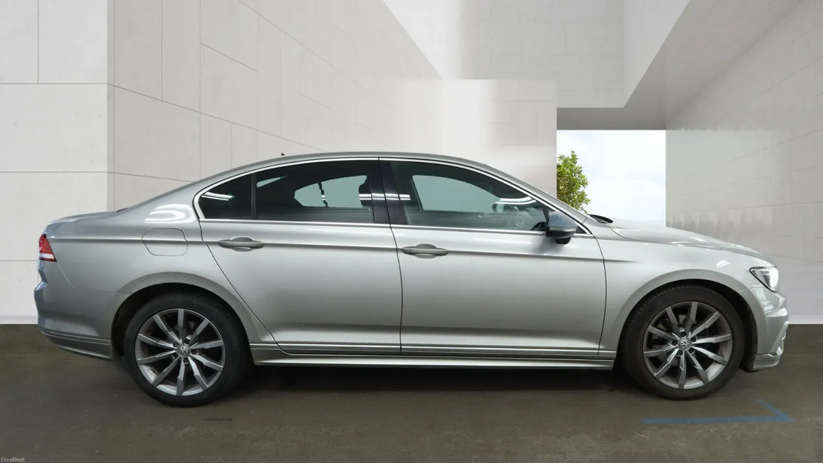 Volkswagen Passat 2.0 R LINE - FINANCE AVAILABLE - Image 5