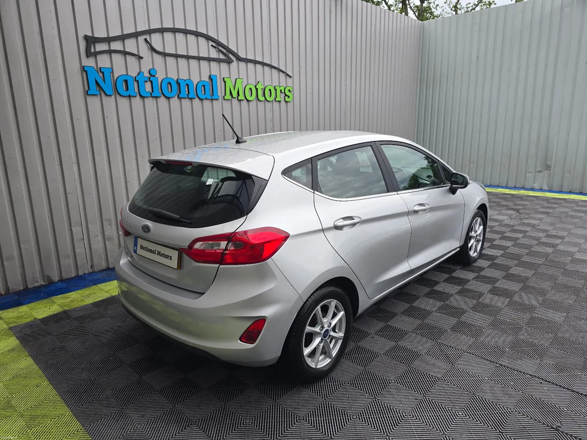 2018 Ford Fiesta Zetec 1.1 PETROL - Image 3