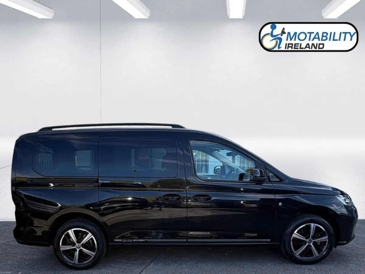 Volkswagen Caddy Maxi Life Wheelchair Accessible - Image 3