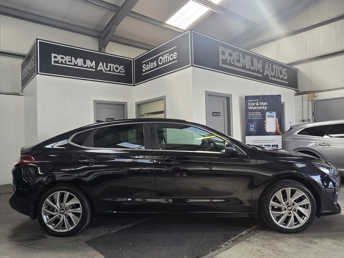 Hyundai i30 2019. DIESEL.  FASTBACK - Image 2