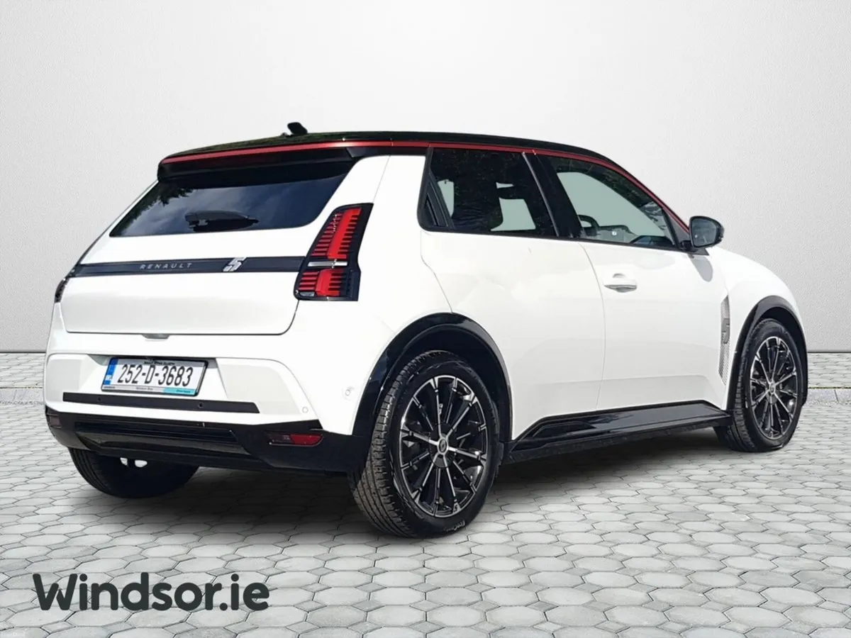 Renault 5 iconic 52kWh 150hp - Image 2