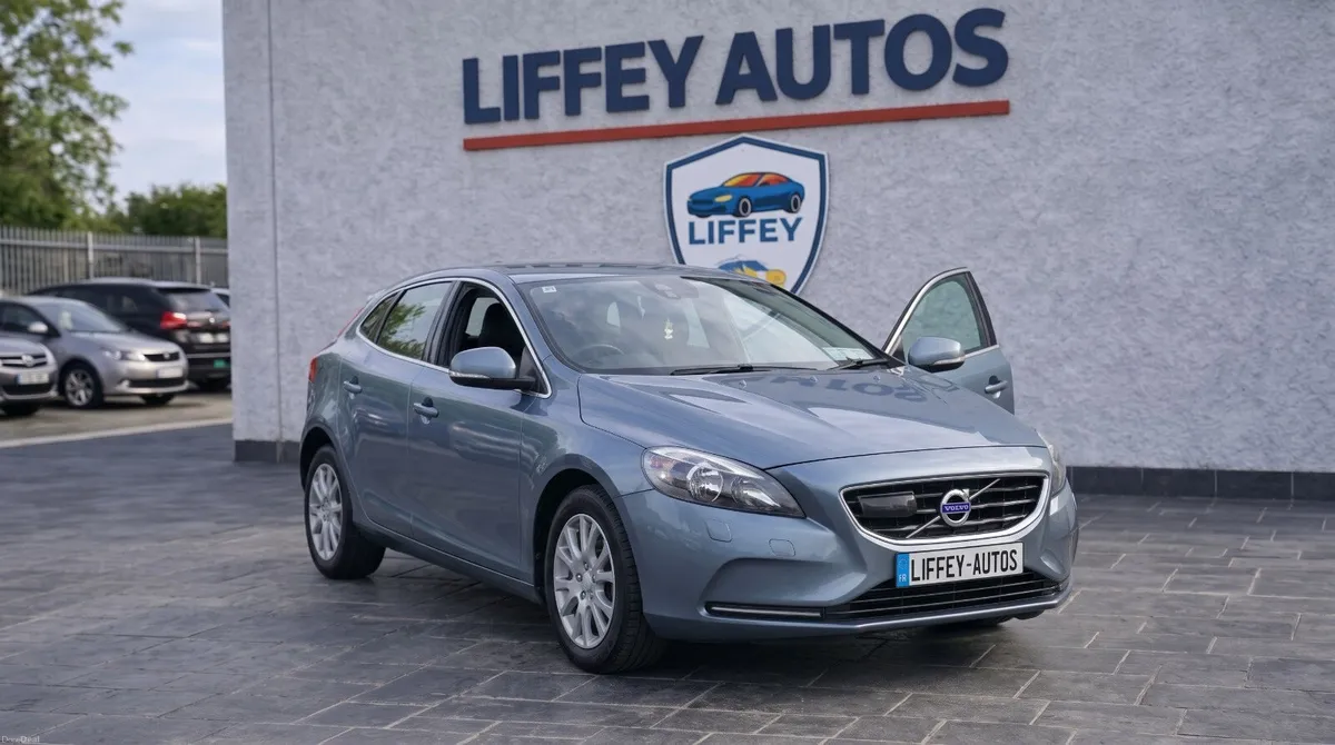 Volvo V40 2013 Automatic Only 73,000 km - Image 2