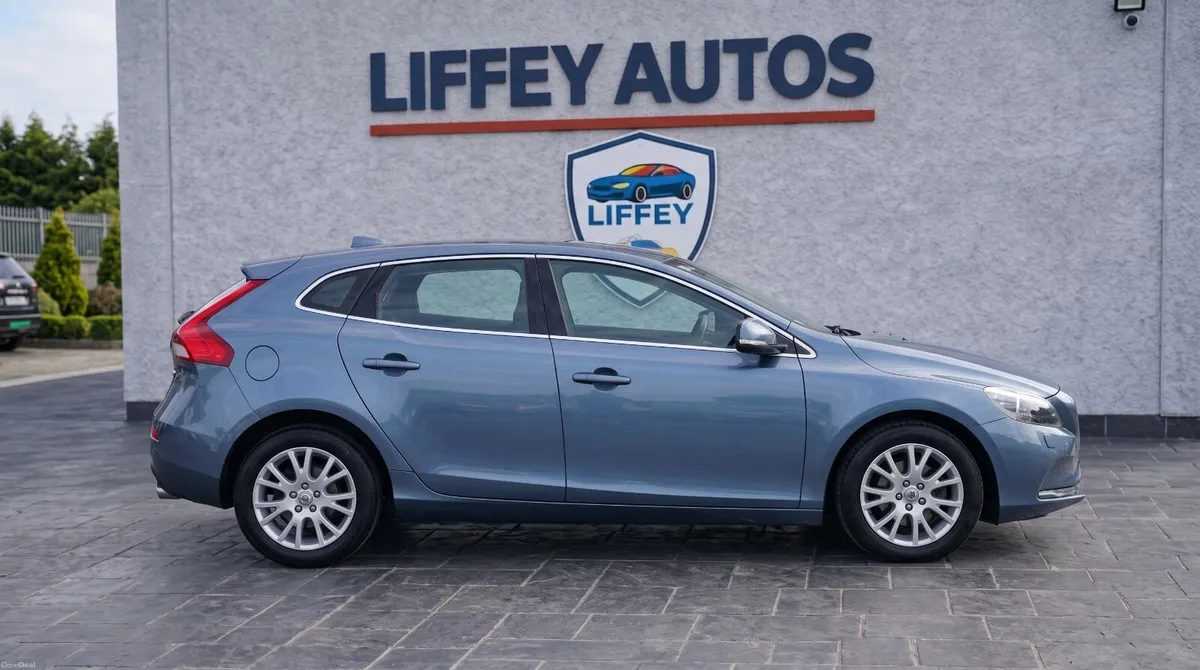 Volvo V40 2013 Automatic Only 73,000 km - Image 3