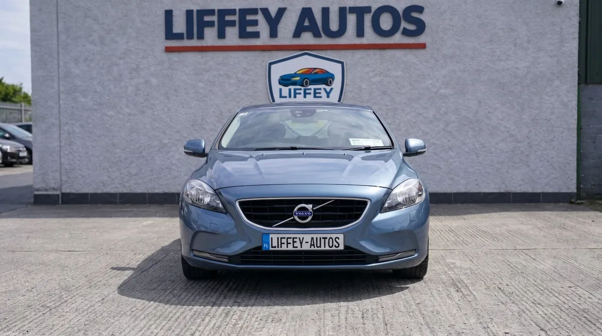 Volvo V40 2013 Automatic Only 73,000 km - Image 1