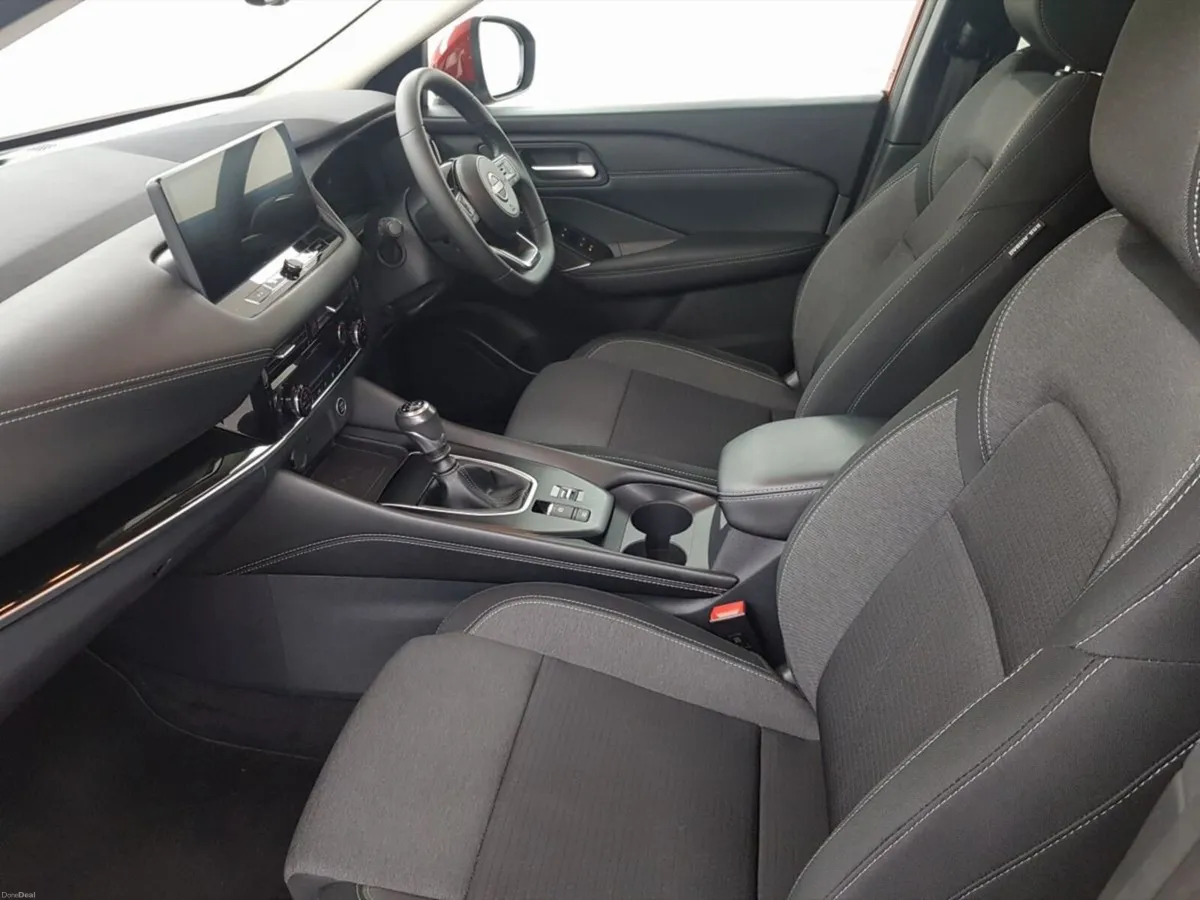 Nissan Qashqai 1.3 PET MILD HYBRID SV PREMIUM - Image 4