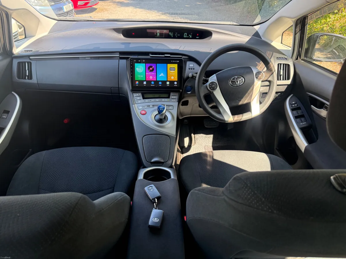 Toyota Prius low milege!!! - Image 3