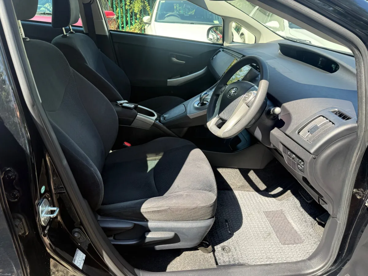 Toyota Prius low milege!!! - Image 6