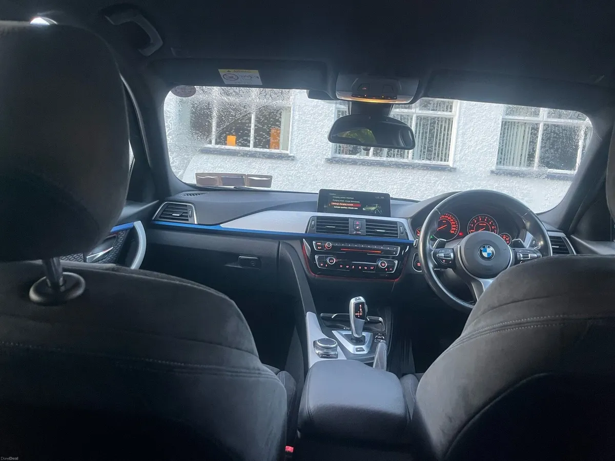 BMW 330e M-SPORT SHADOW GENUINE LOW KM !! SWAP !! - Image 4