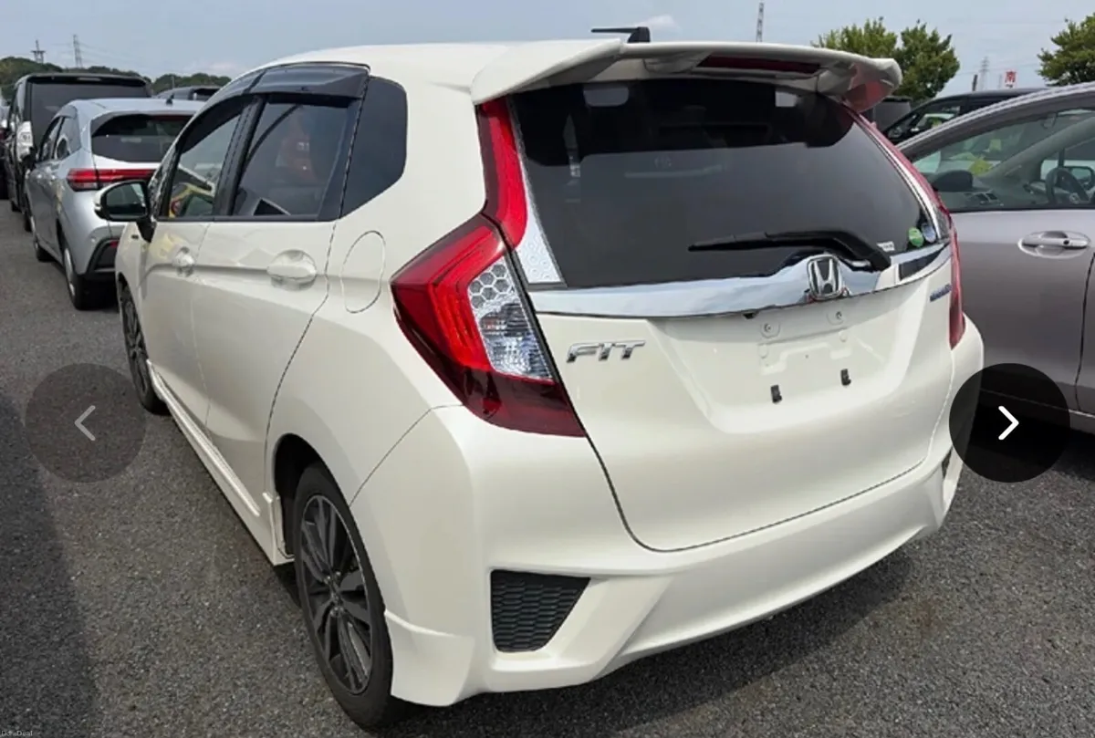 🔵 Honda Fit 1.5 Petrol/Hybrid Automatic Low Km - Image 3