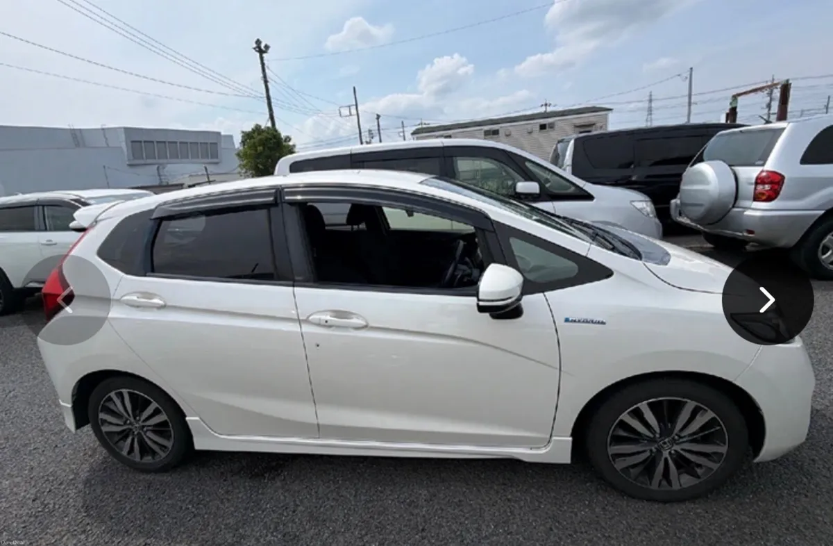 🔵 Honda Fit 1.5 Petrol/Hybrid Automatic Low Km - Image 5