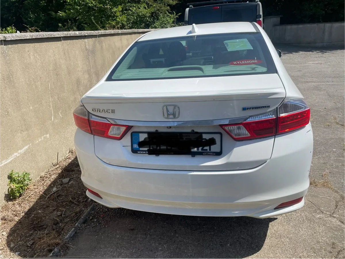 Honda Grace DAA GM4 4DR Auto, 2015 - Image 4