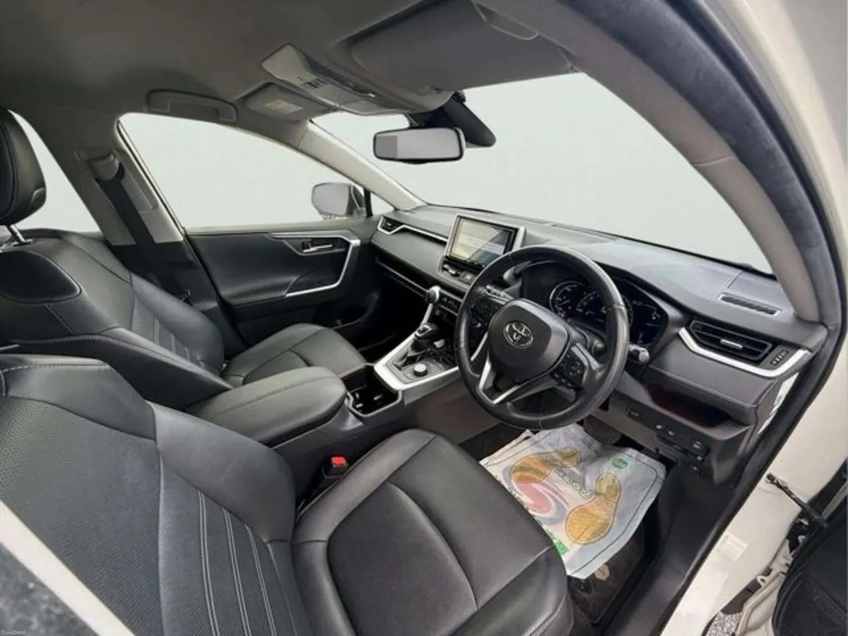 Toyota RAV4 **HIGH SPEC** 4WD HYBRID G, Reversing - Image 2