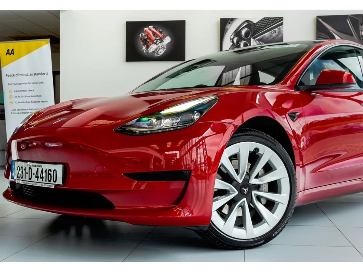 Tesla Model 3 RWD STANDARD RANGE - Image 2