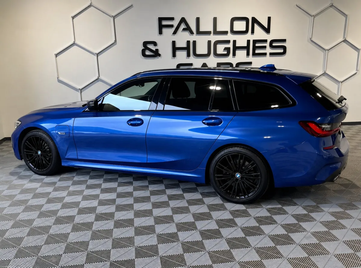 BMW 3 SERIES 330e XDRIVE M SPORT / TECH PACK - Image 3