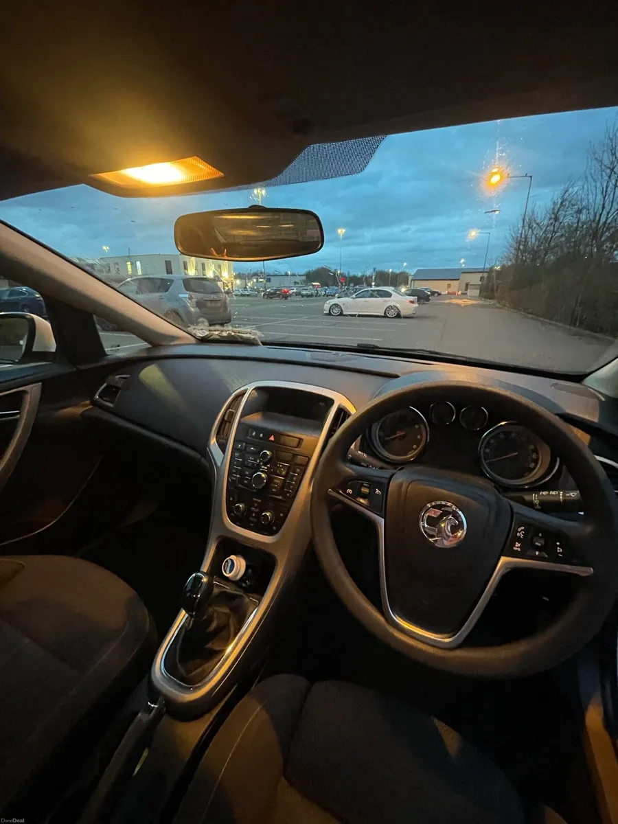 2012 Vauxhall Astra 1.7 Diesel White - Image 6