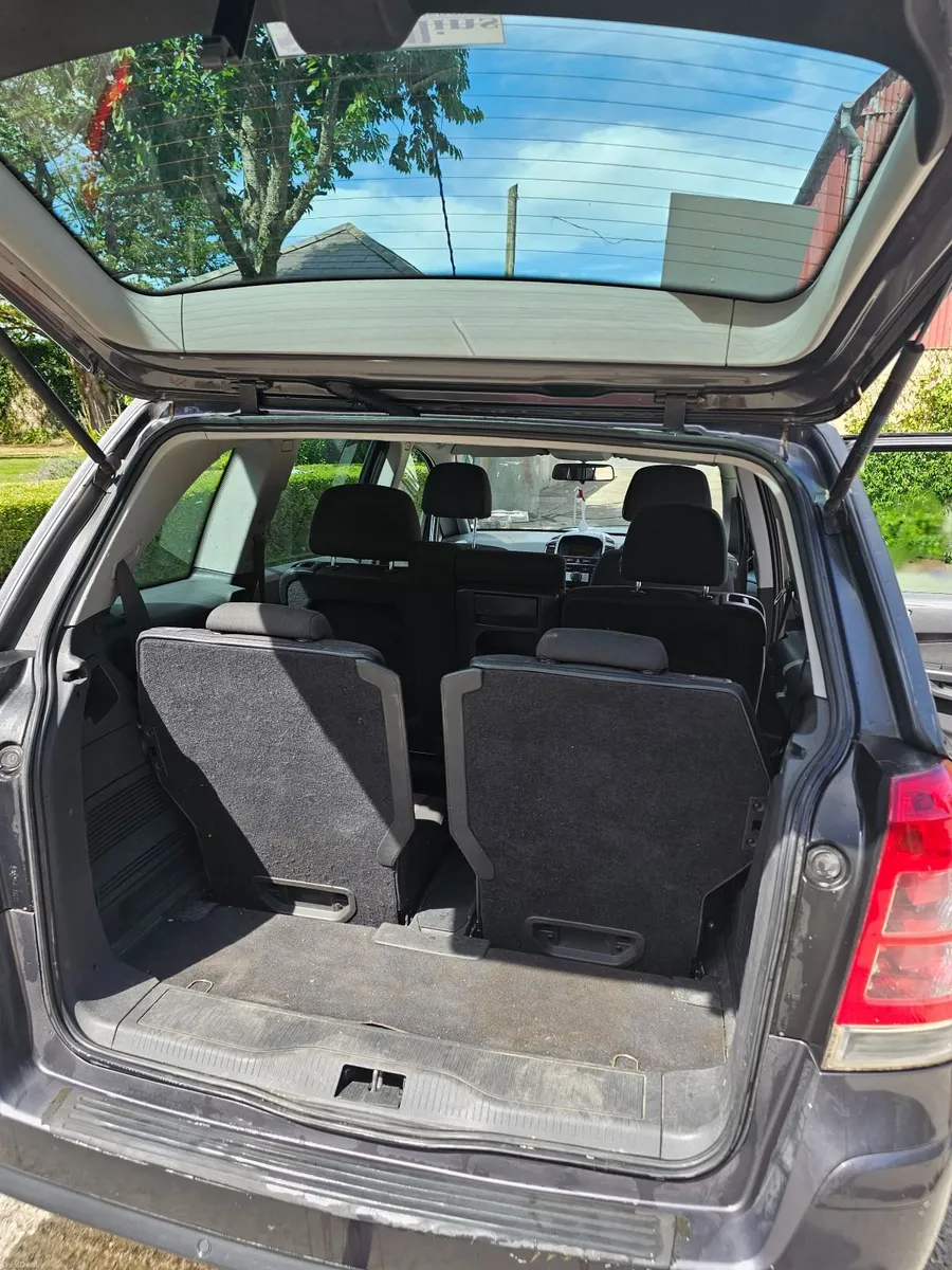 Vauxhall Zafira 2011 - Image 1