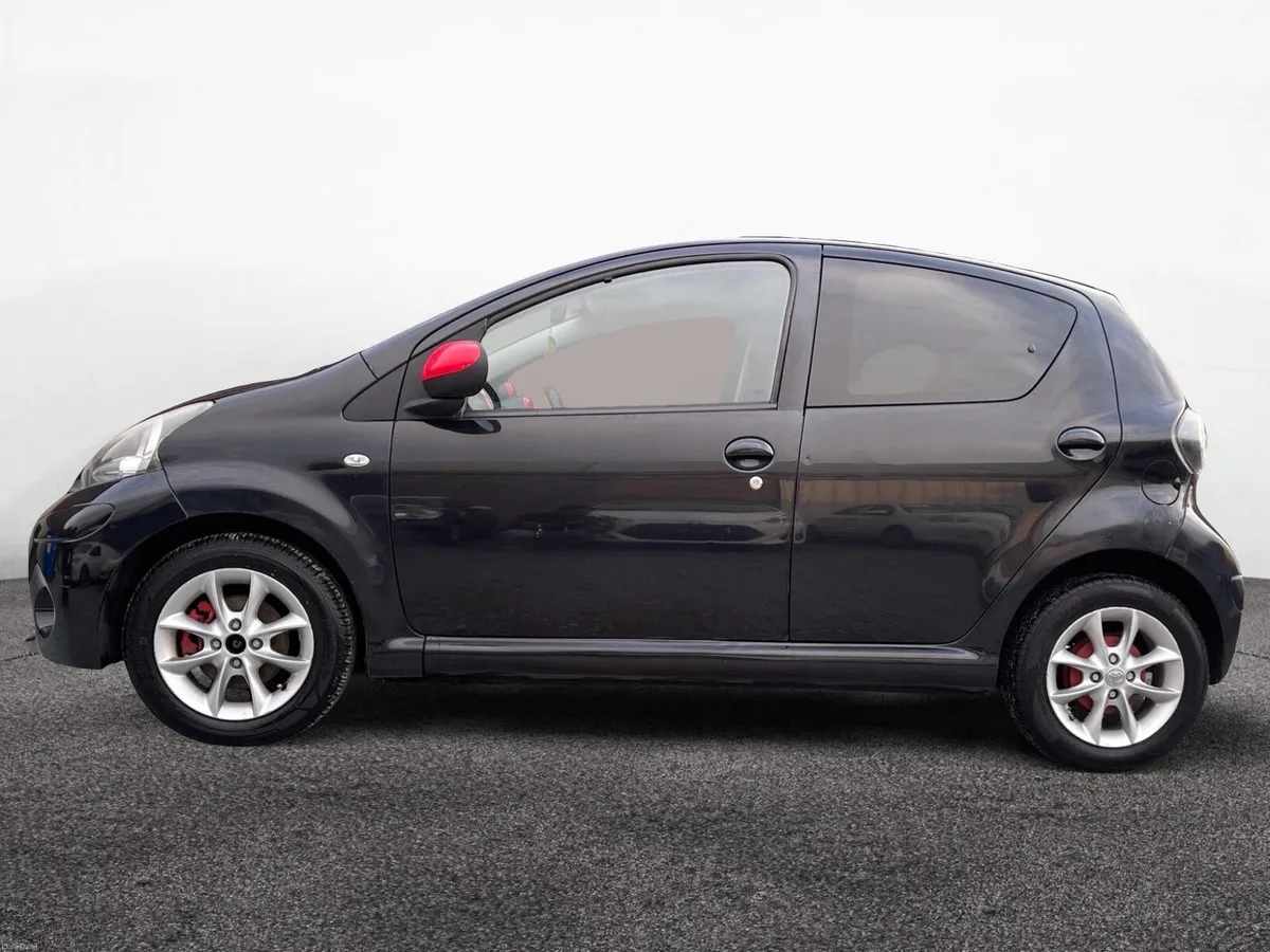 Toyota Aygo 2013 - Image 2