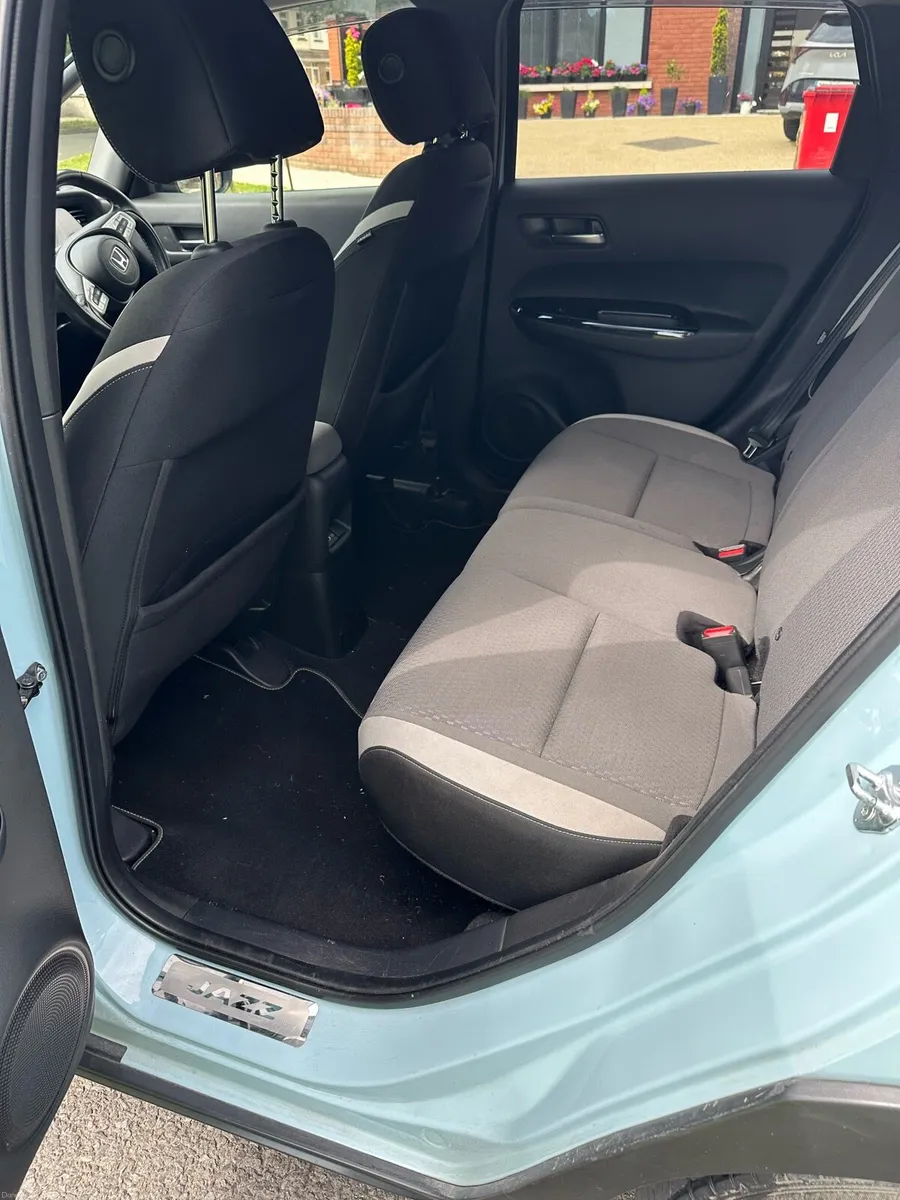Car For Sale - Image 5
