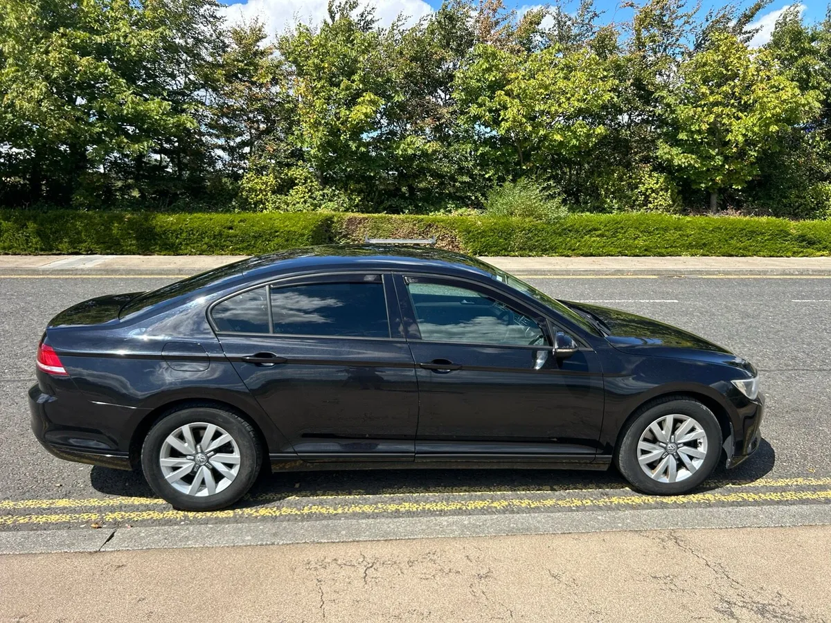 Volkswagen Passat 2016 - Image 2